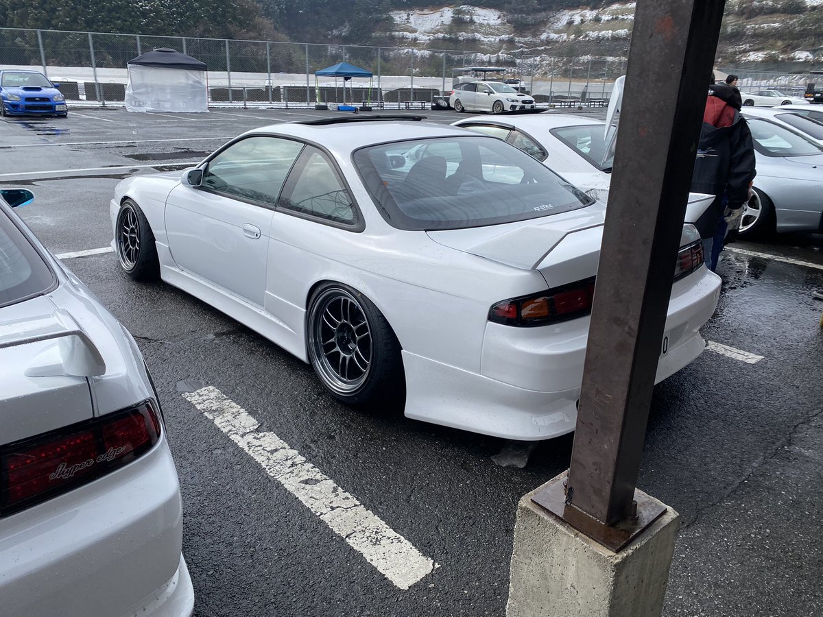 lagooon_loj's tweet photo. 仕様変更して日光サーキットでシェイクダウンでした!!
VERTEX フルエアロ
ソリッドホワイト全塗装
RPF1 SBC 17インチ 9.5j+18 10j+18
車高フロント4cm、リア3cmアップ
作業はいつものAZ-Styleで😎
あえてのトランク裏だけ元のグレー残しw
めちゃくちゃ楽しく走れるようになりました😁 https://t.co/x2M9YGu6aL