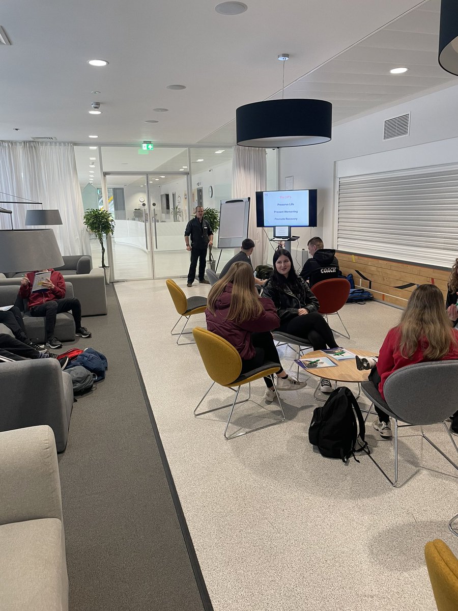 NAASLeadership's tweet photo. #NAActiveOutdoors💛🖤
Day 1 of our Outdoor First aid qualification hosted here at @InverclydeNSTC 🌟
@NAActiveSchools @NA_ASCPO
#Leadership #OutdoorFirstAid https://t.co/hC82wZElO9