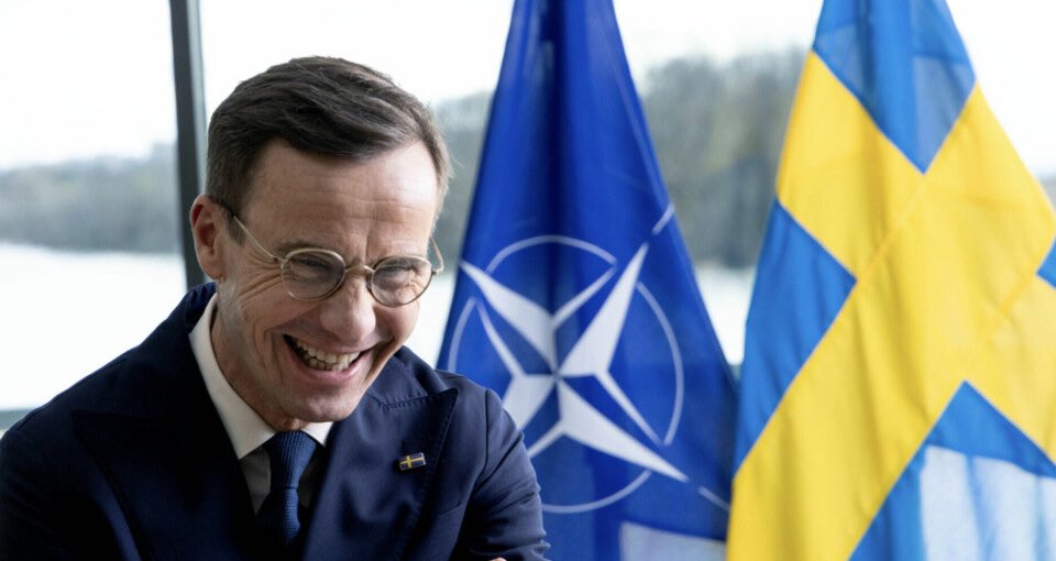 Är du nöjd nu Kristersson? Äntligen fick du slutföra Carl Bilds våta dröm. Ni har nu både sålt ut hela Sverige och gjort oss medlemmar i en satanisk terrorpakt. Fy fan så mycket jag hatar er för vad ni gjort mot vårt land.