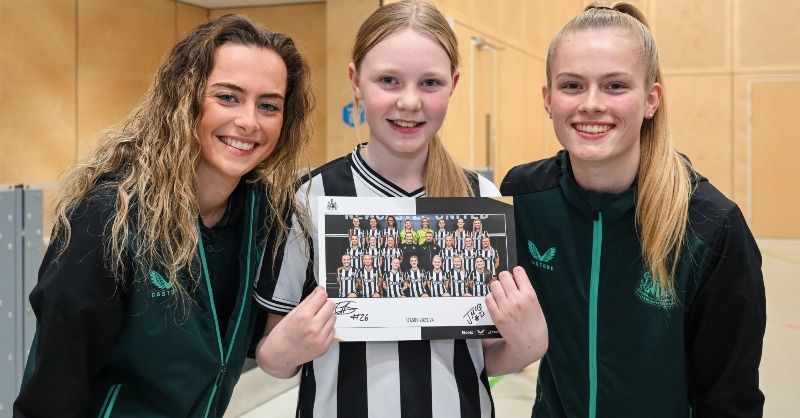 NU_Foundation's tweet photo. 𝗜𝗻𝘀𝗽𝗶𝗿𝗶𝗻𝗴 𝘁𝗵𝗲 𝗻𝗲𝘅𝘁 𝗴𝗲𝗻𝗲𝗿𝗮𝘁𝗶𝗼𝗻 💪 

To honour #InternationalWomensDay, players from @NUFCWomen, @SAFCWomen and @BoroWomen united to inspire the next generation of female footballers at our Premier League Kicks girls’ session ⚽
