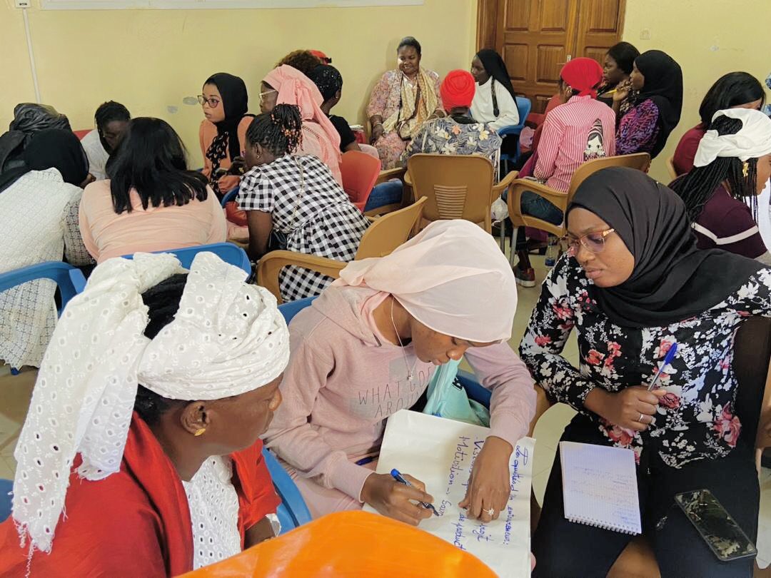 Solidarite Active (@s_active2022) on Twitter photo La matérialisation du respect des droits économiques et sociaux des femmes et des filles est un impératif plus que jamais actuel…
<a href="/Boussobel/">Mame Diarra Ndiaye Sobel</a> <a href="/USAIDSenegal/">USAIDSenegal</a> <a href="/UEauSenegal/">UE au Sénégal</a> @DESI <a href="/WinrockIntl/">Winrock International</a> La matérialisation du respect des droits économiques et sociaux des femmes et des filles est un impératif plus que jamais actuel…
<a href="/Boussobel/">Mame Diarra Ndiaye Sobel</a> <a href="/USAIDSenegal/">USAIDSenegal</a> <a href="/UEauSenegal/">UE au Sénégal</a> @DESI <a href="/WinrockIntl/">Winrock International</a>