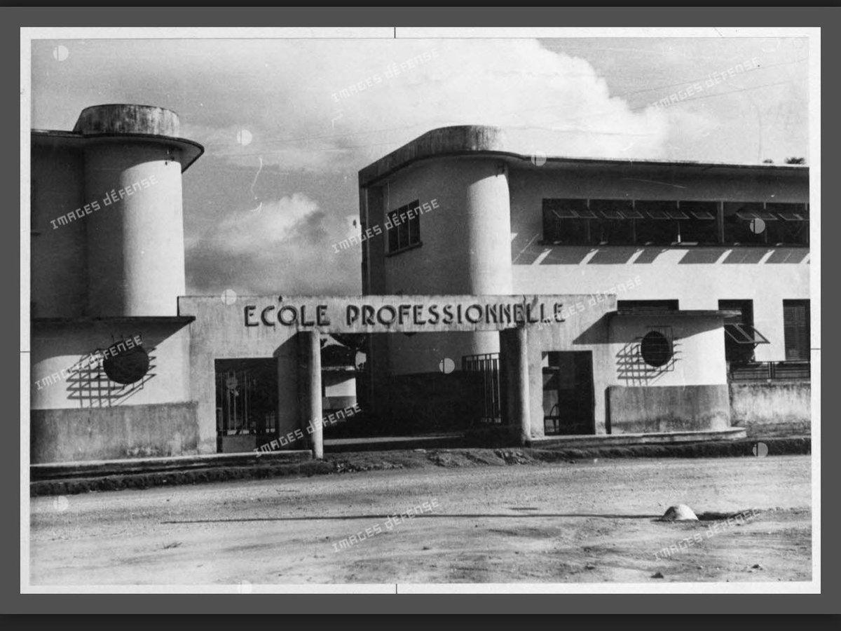 stevemo92's tweet photo. L’école professionnelle des chemins de fer de Douala 

On y formait les cheminots pour le Cameroun et l’Afrique 

Photos des années 50´  

#IlYavaitQuoiAvant https://t.co/hi6G4TPodN