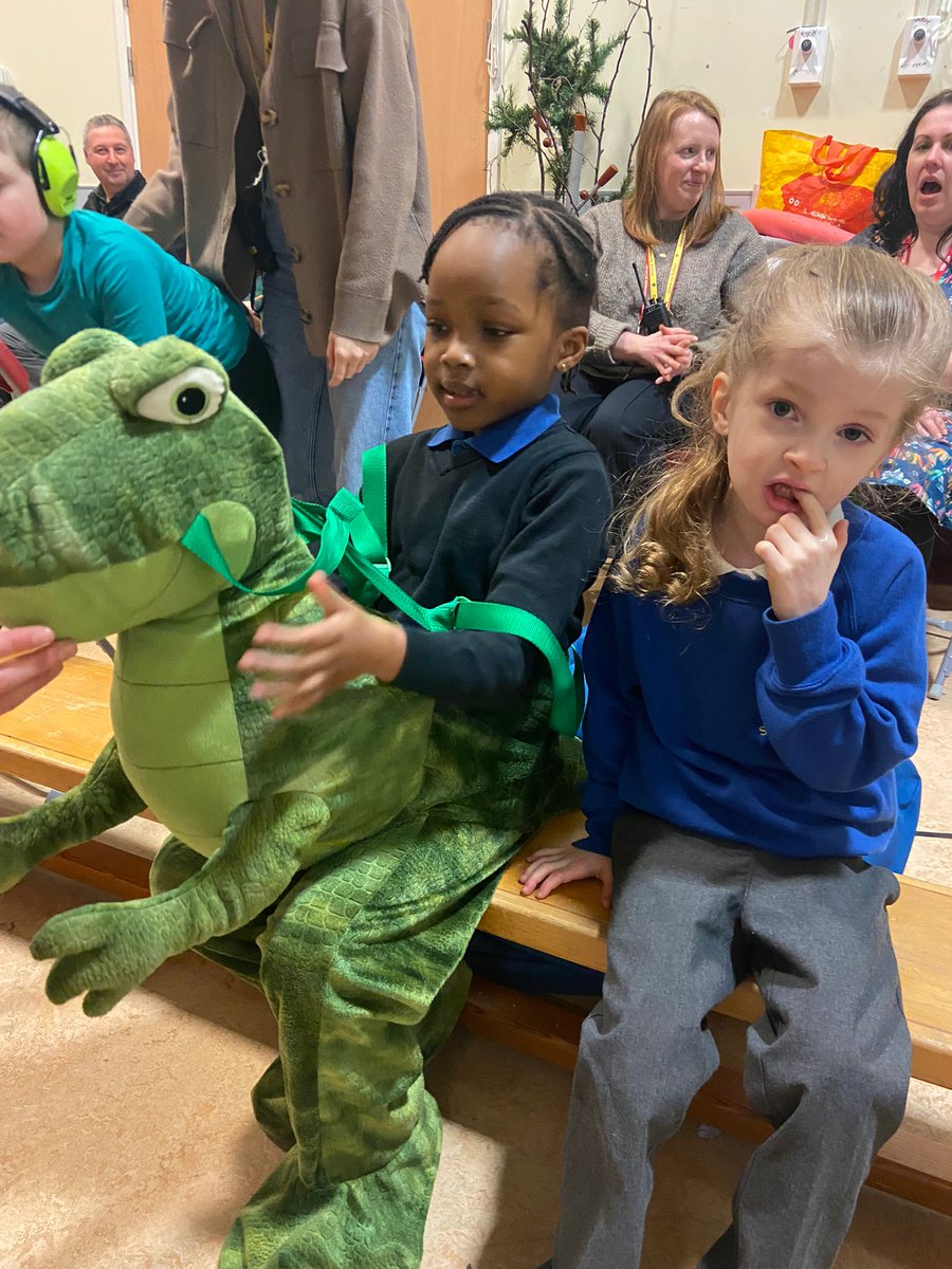 Thrilled to welcome @AnneBrusatte author of Dugie the Dinosaur to @Team_Oaklands today to celebrate #WorldBookDay2024 ! As you can see, we got right into the dino spirit & every pupil is coming home with a copy of the story to read & enjoy at home. #storiesforall #Edinburgh