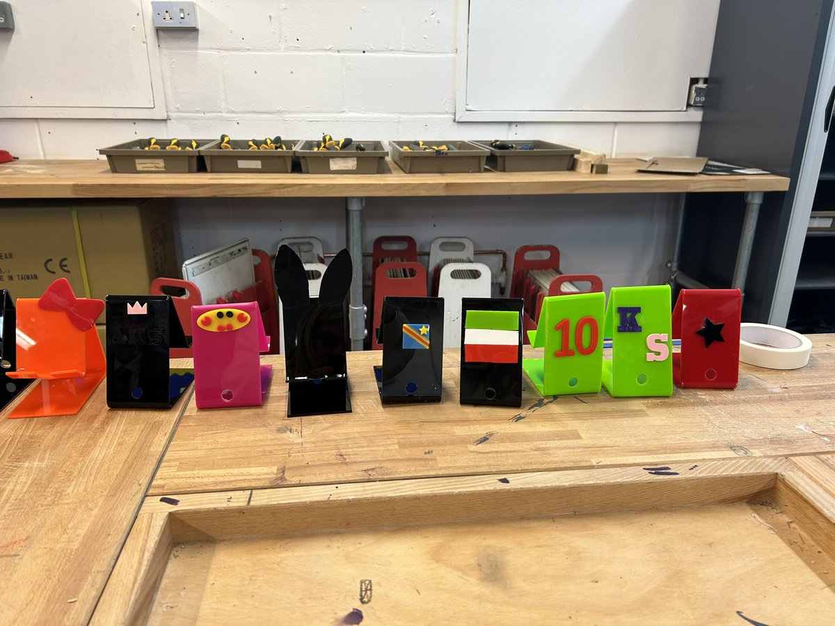 SpringwestDT's tweet image. Celebrating our wonderful year 8 phone stand project! We are so proud of their final outcomes! Well done guys! @SpringwestA