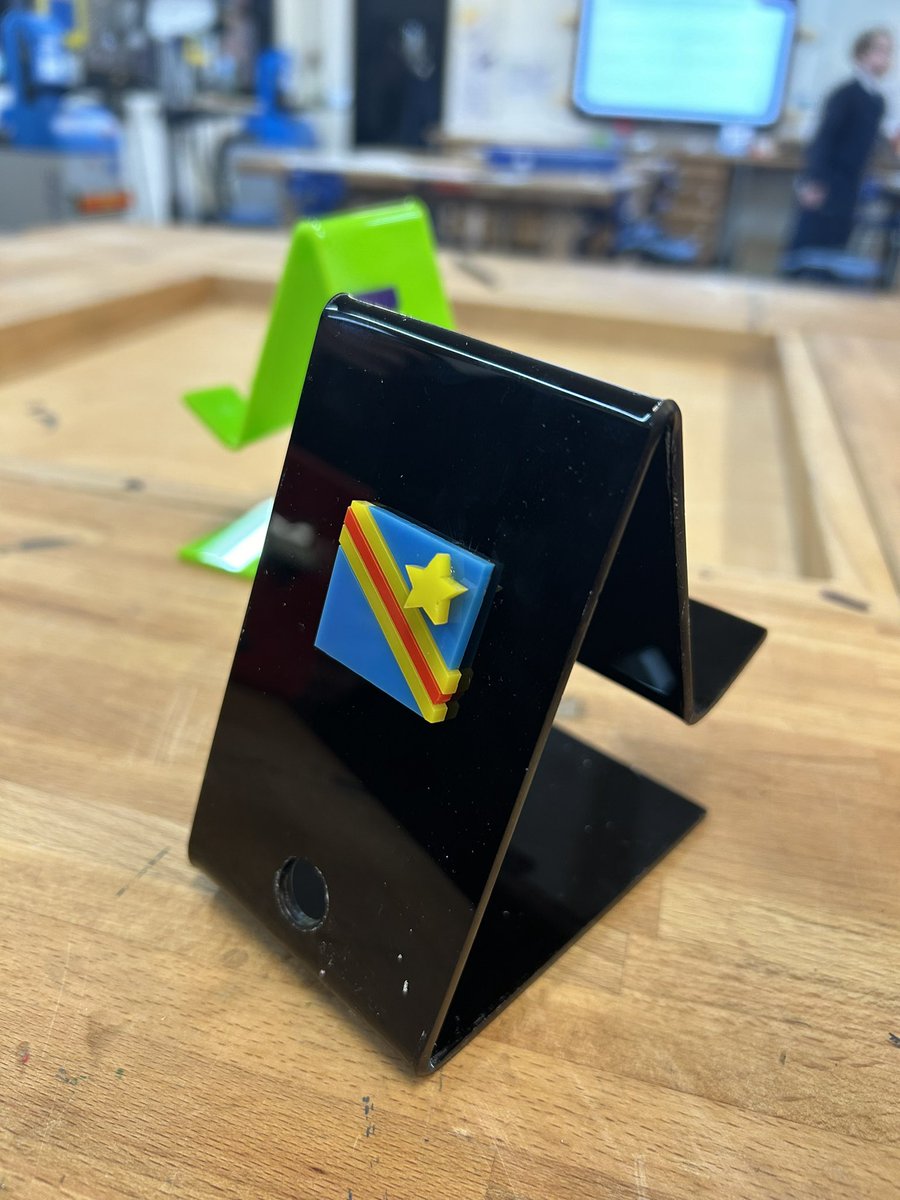 SpringwestDT's tweet image. Celebrating our wonderful year 8 phone stand project! We are so proud of their final outcomes! Well done guys! @SpringwestA