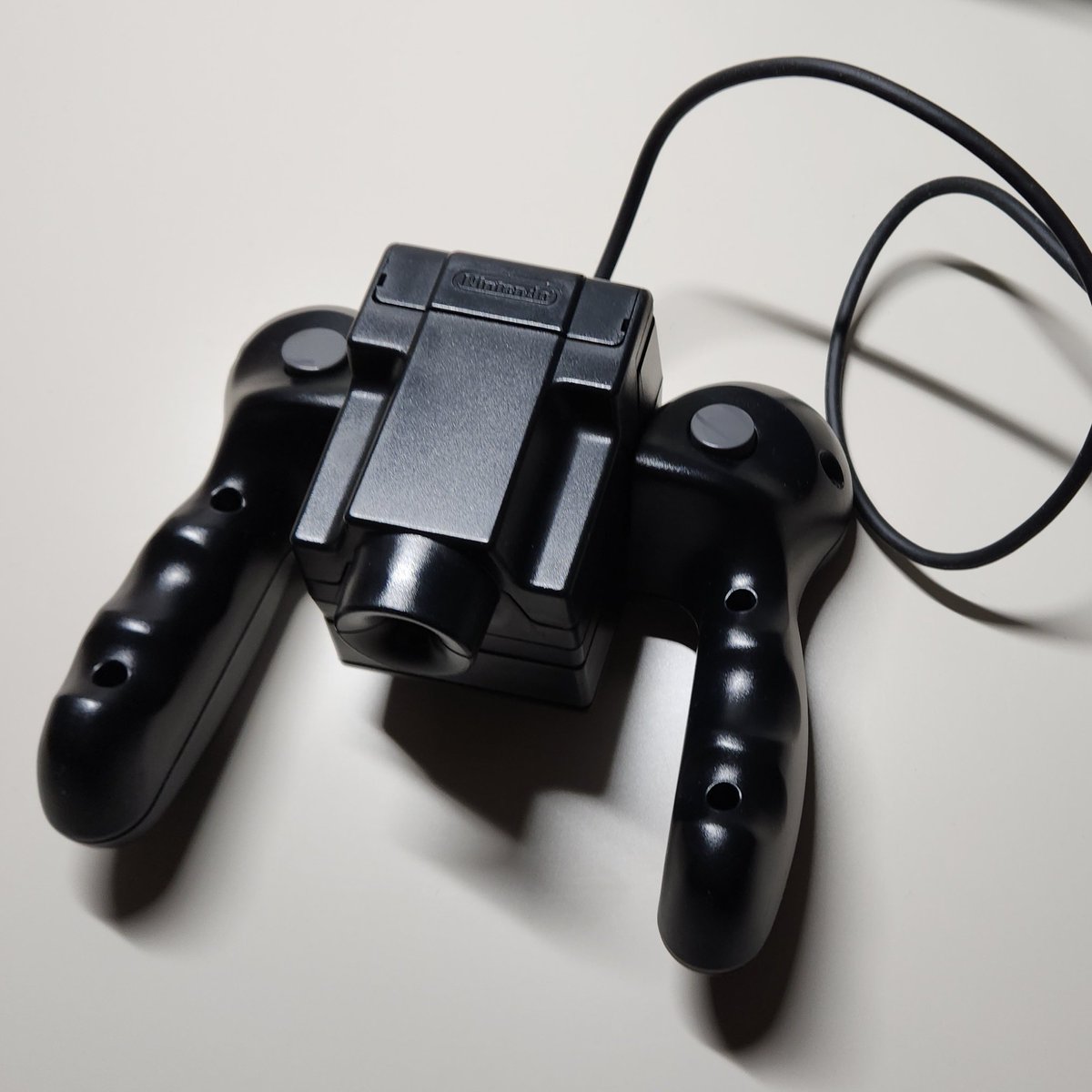 ブレインウォッシュVE、バーチャルボーイコントローラーの特徴である
