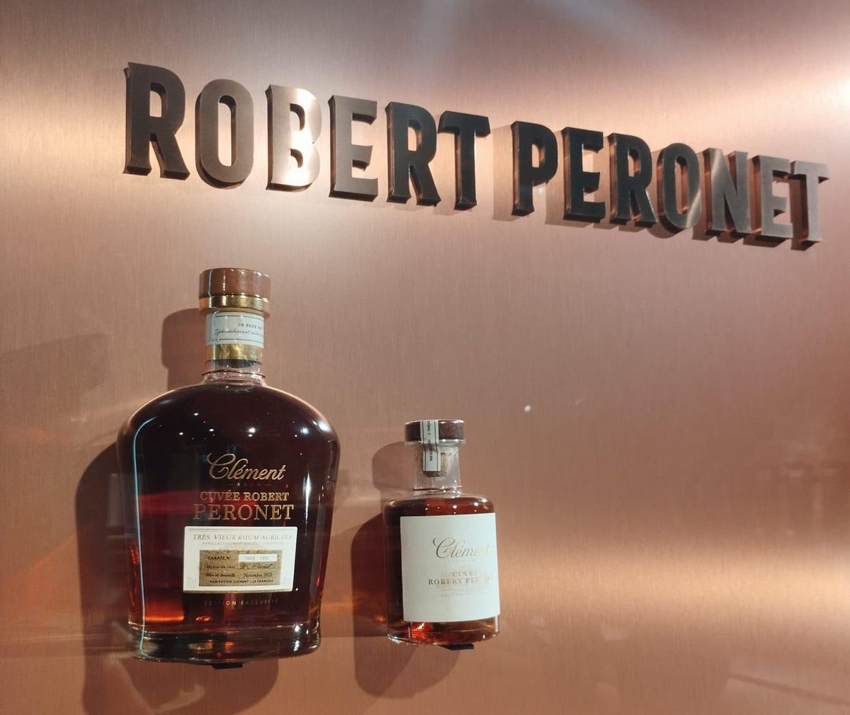 Luntrouvable's tweet photo. 🥃 Découvrez  Rhums Clément, la Cuvée Robert Peronet, un chef-d'œuvre de Rhum Agricole Vieilli, une invitation à l'excellence et à l'authenticité. 

Nom : Cuvée Robert Peronet  
Type : Rhum Agricole
#RhumAgricole #CuvéeRobertPeronet #Excellence #RhumClément #exclusivite #rhumerie https://t.co/SYN7JxDU5Z