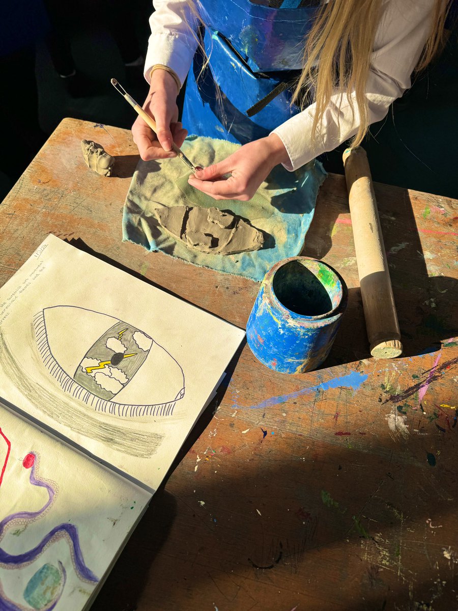 Yr 8 getting stuck into their clay! Great work this morning 8C!