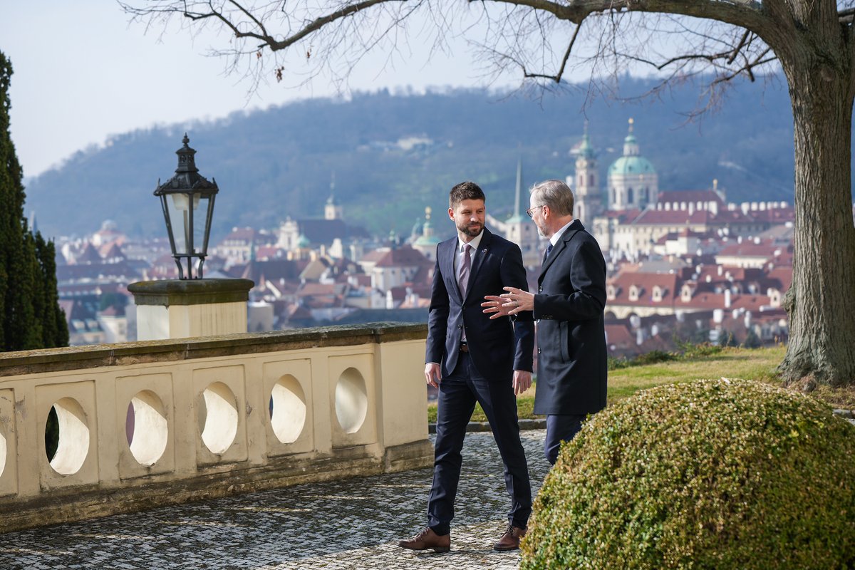 Petr Fiala (@p_fiala) on Twitter photo Vztahy mezi Českem a Slovenskem jsou na výborné úrovni. V Kramářově vile jsem přivítal <a href="/MSimecka/">Michal Šimečka</a>, se kterým se shodujeme v otázkách zahraniční politiky, víme, kdo je agresor a kdo je oběť a taky víme, komu je nutné pomáhat.
Shodli jsme se také na tom, že naše země mají řadu Vztahy mezi Českem a Slovenskem jsou na výborné úrovni. V Kramářově vile jsem přivítal <a href="/MSimecka/">Michal Šimečka</a>, se kterým se shodujeme v otázkách zahraniční politiky, víme, kdo je agresor a kdo je oběť a taky víme, komu je nutné pomáhat.
Shodli jsme se také na tom, že naše země mají řadu