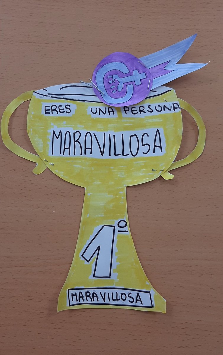 Cosas bonitas que te encuentras en la mesa del aula, un #8marzo. <a href="/IESMeditMalaga/">IES Mediterráneo MLG</a> #IgualdadDeGénero ¡Muchas gracias!
