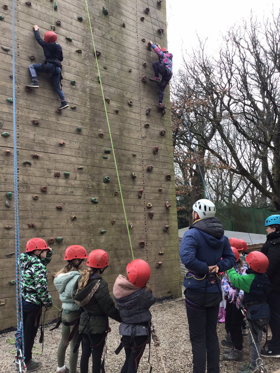 SomersPark4EM's tweet photo. Climbing is a whole team activity and Group 2 is a super team 🙂 @SomersPark4MF @SPMVCedar #teamworkmakesthedreamwork https://t.co/pZTRyiDmqb