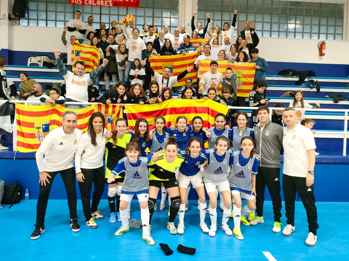 futbolaragon's tweet photo. #RFAF 𝐅𝐔́𝐓𝐁𝐎𝐋 𝐒𝐀𝐋𝐀 I 🇪🇸 NACIONAL FEMENINO

🗣️El combinado Sub 14 se mete en las semifinales del Campeonato de España al terminar como primeras de grupo 👏👏

¡𝐕𝐚𝐦𝐨𝐬 𝐀𝐫𝐚𝐠𝐨́𝐧! ❤️💛❤️💛❤️💛 https://t.co/PB2DZzzvYb
