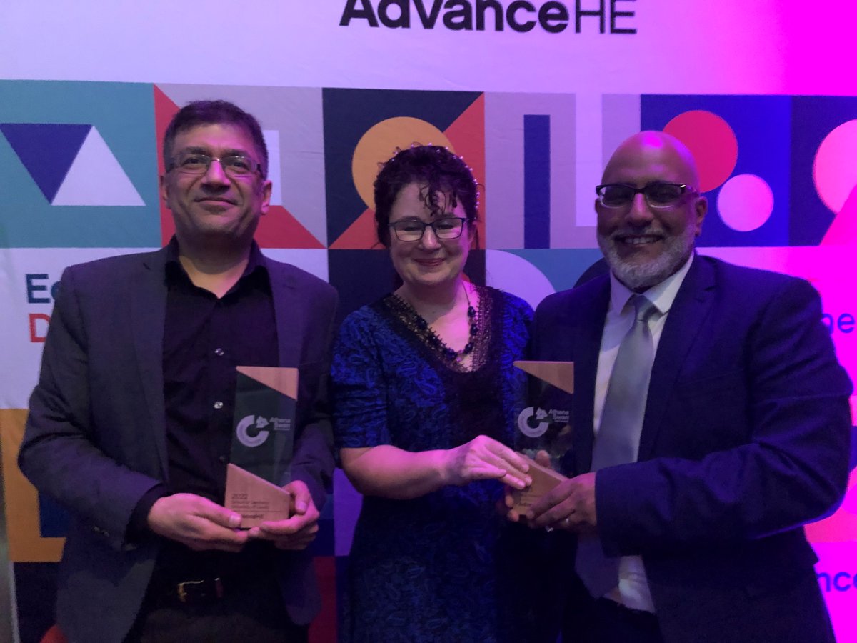 Great start to #InternationalWomensDay celebrations as we received our Silver #AthenaSwan awards from @AdvanceHE this week for @leedsdentistry @LeedsHealthcare - congratulations to everyone for making a difference @universityleeds through our positive action plans 👏