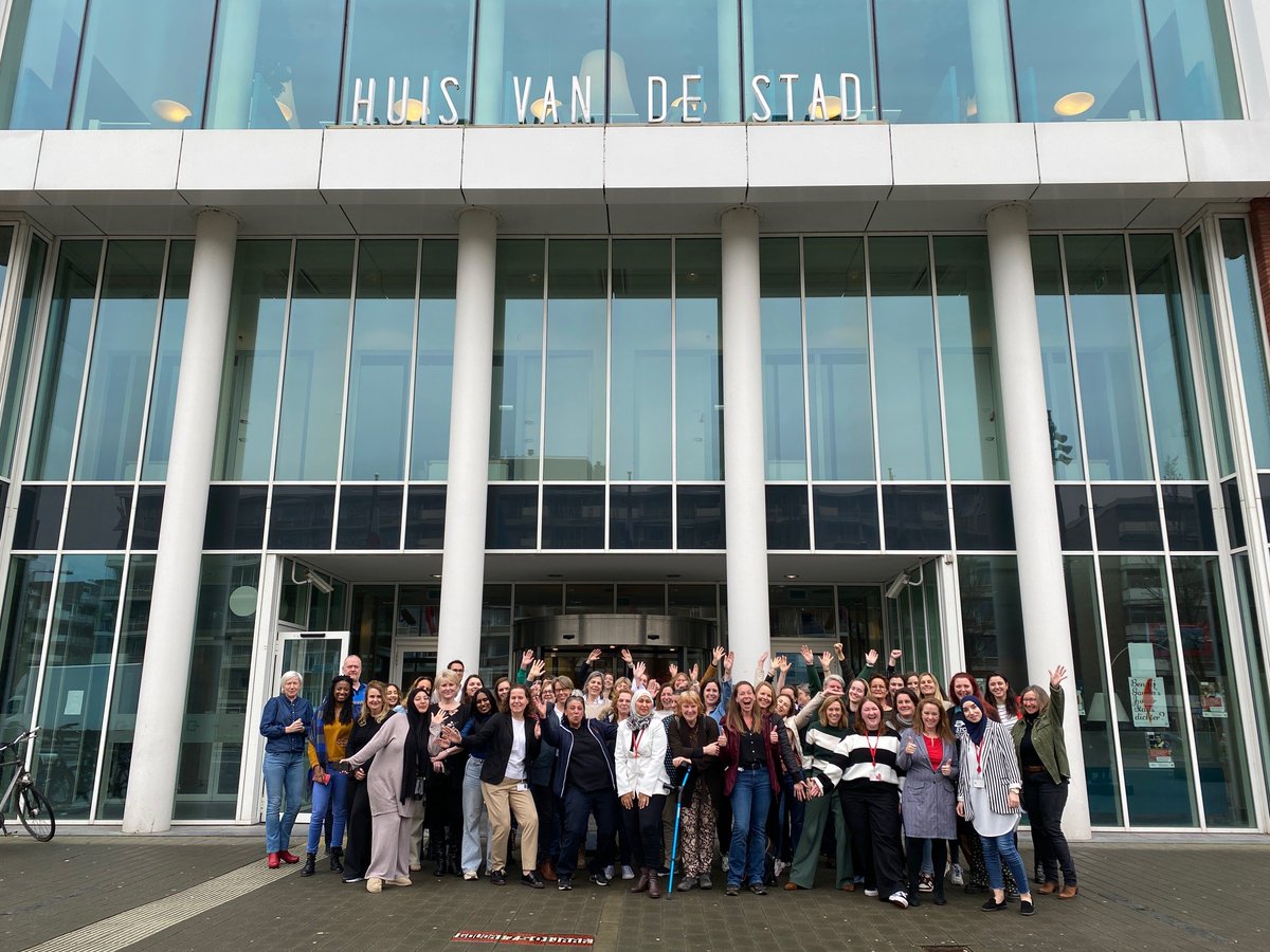 Fijne Internationale Vrouwendag! 👩👱‍♀️🧔‍♀️

Op deze dag vragen we extra aandacht voor gelijke rechten. Dit jaar is het thema: 1 wereld, 1000 vrouwen. 💪 Een dag om stil te staan bij de verschillen en overeenkomsten tussen vrouwen in Nederland en over de hele wereld.