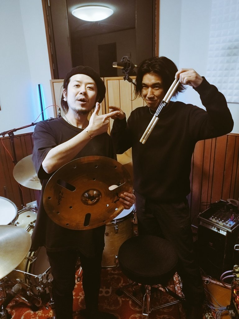 tsp4946tweet's tweet photo. 🐎the swiss Porno news🐎
REC!REC!REC!
本日は盟友HAZEが営む
HAZE RECODING STUDIOにて録音でドラム完パケ!
@HAZE0610UNUS
物凄くいい音で録れた!!!
このあとはシンイチロとベース録音!
決めちゃうゾ👹
yuithevoxx!!
#hazerecordingstudio
#pick2hand
#theswissporno
#スイスポルノ https://t.co/3u3IesnDaQ