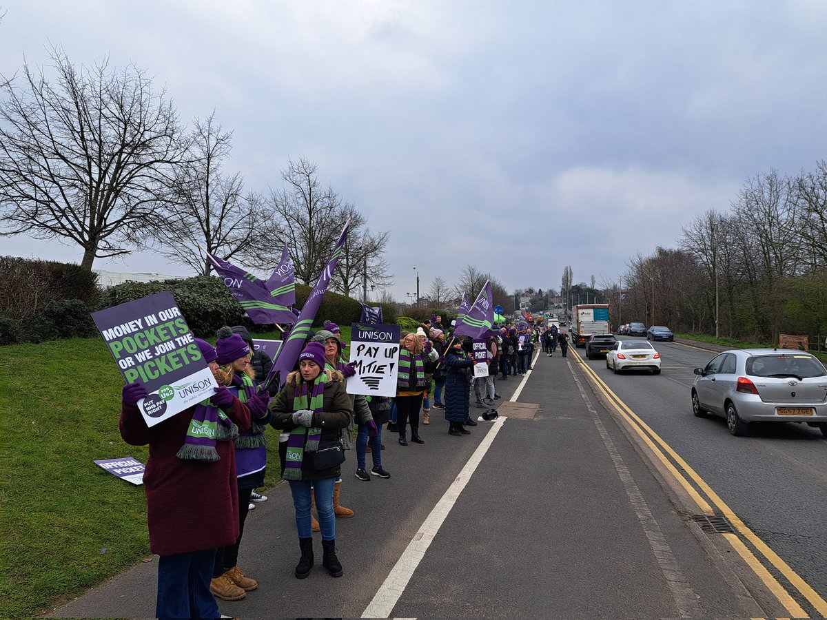 Inspiring women workers on strike in Dudley today. Privileged to stand with them in their fight for pay justice. Just pay up @mitie #InternationalWomensDay    @UniteWestMids @unisonwestmids