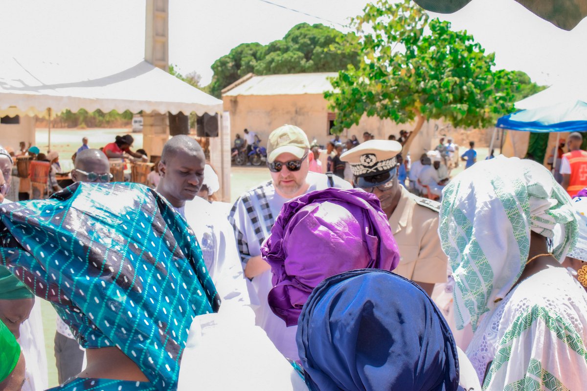ServicesAgribio's tweet photo. Visite du directeur d’Action de Carême Suisse au Sénégal : M. Bernd imprégné de l’efficacité de la calebasse de solidarité.
Le directeur d’Action de Carême Suisse, M. Bernd Nilles a effectué une visite d’une dizaine de jours (7-17 février) https://t.co/LoKSpy5A0s