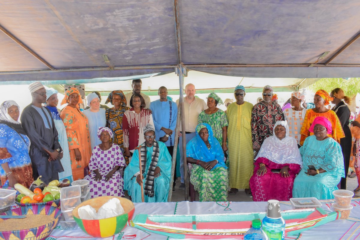 ServicesAgribio's tweet photo. Visite du directeur d’Action de Carême Suisse au Sénégal : M. Bernd imprégné de l’efficacité de la calebasse de solidarité.
Le directeur d’Action de Carême Suisse, M. Bernd Nilles a effectué une visite d’une dizaine de jours (7-17 février) https://t.co/LoKSpy5A0s