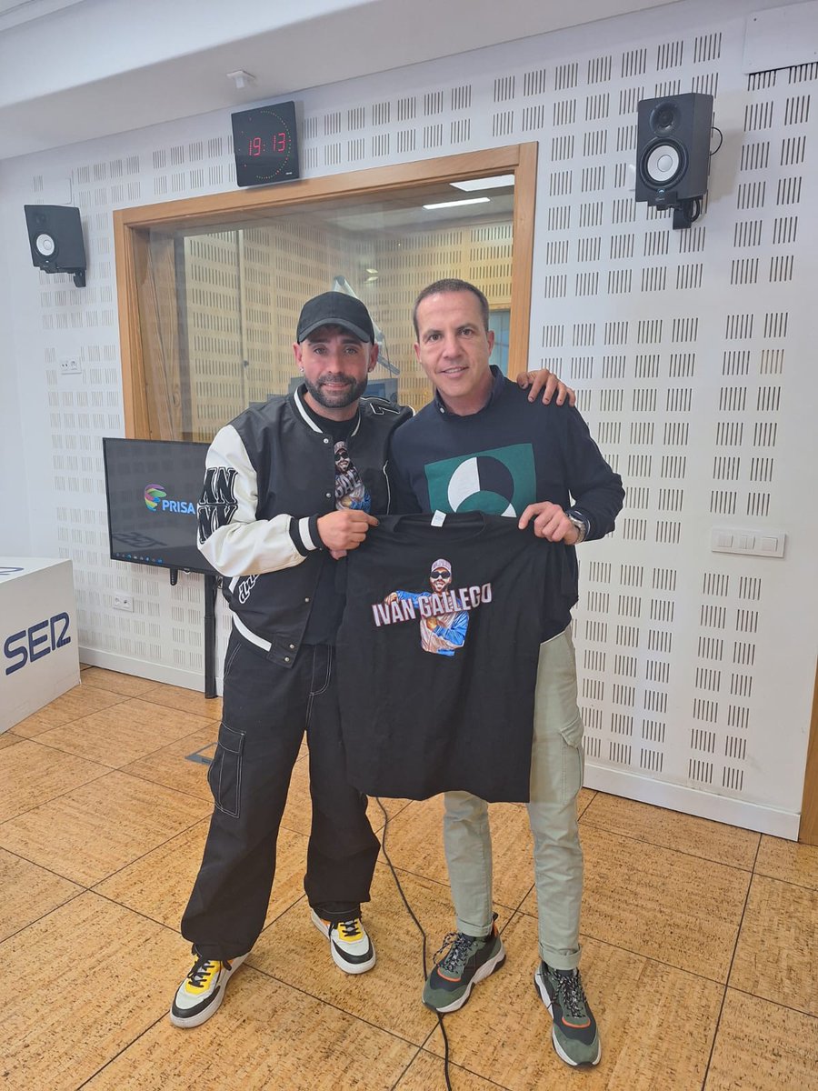 🌀Hoy hemos estado #enROLLÁNdonos con #ElCaradura de <a href="/ivangallego_ofi/">ivangallegomusic</a>  en el programa más guasón de @radiosevilla, compartiendo risas y música con Luis Rollán, <a href="/cristobalsoria/">Cristóbal Soria</a>, <a href="/Oliveros40/">Carlos Oliveros </a>, <a href="/BORJATROYA/">BORJA TROYA</a> y La Tata, que son MARAVILLA 😍

#sevillanas #RadioSevilla #CadenaSer #sevilla