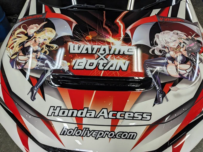 施工会社はPACIFIC hololiveGT300のデザインを担当されていたリミットラインさんとお聞きし、めちゃくちゃ気合い入りました!そして納車日に立ち会わせていただき、デザイナーさんと社長さんからデザイン施工についてのお話を聞くことができました!なるほどこういう感じで作ったのかー!と感動…! 