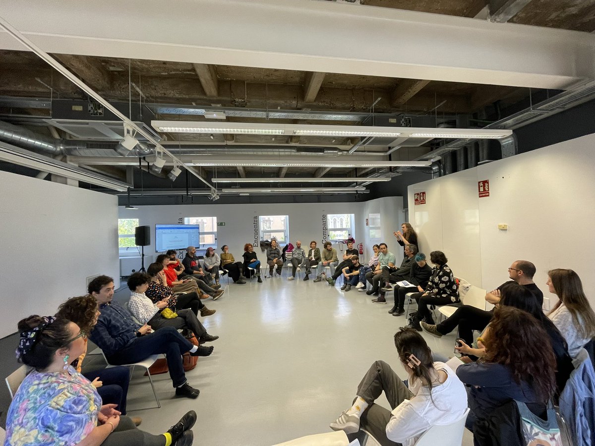 ReaccRed's tweet photo. #Enredadas #REACC
Iniciamos nuestro segundo día de encuentro estatal de la #culturacomunitaria 🌈🔥
Nos conocemos y re-conocemos, trabajamos el #protocolo de proyectos y por la tarde creamos pancartas con la comunidad para ir juntas al #8M 💜
📍@centro_parraga @regiondemurcia https://t.co/ylvjnLRYyx