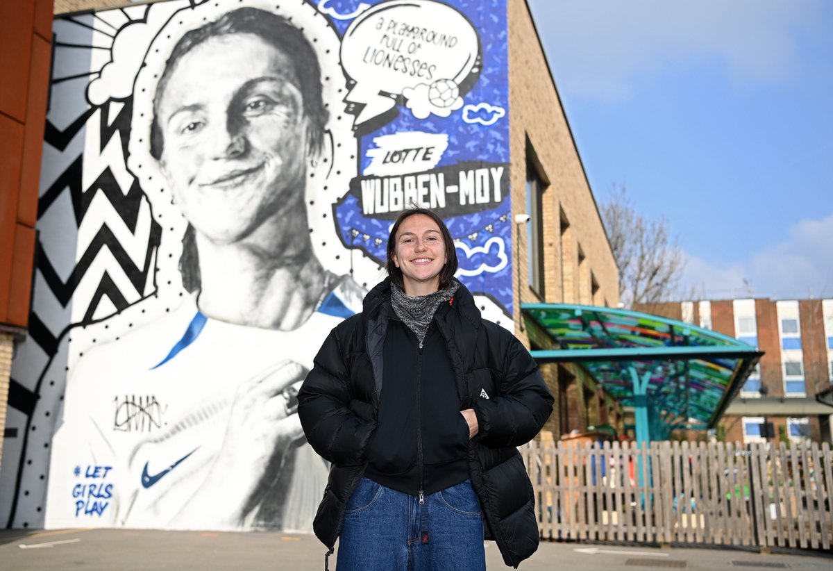 This is amazing 🤩

@lottewubbenmoy went back to her primary school this morning to see the unveiling of a very special mural! 🎨 

#LetGirlsPlay | #IWD2024