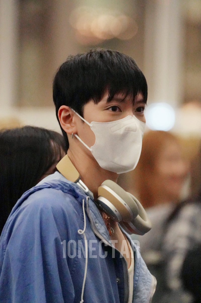 10nectar's tweet photo. 240308 ICN

밤비행기 좋다 😈
나이트워커 비행기

#텐 #이영흠 #TEN #TENLEE #เตนล์ #ชิตพล #李永钦 #NCT #WayV https://t.co/Ne6gVKvPQ4