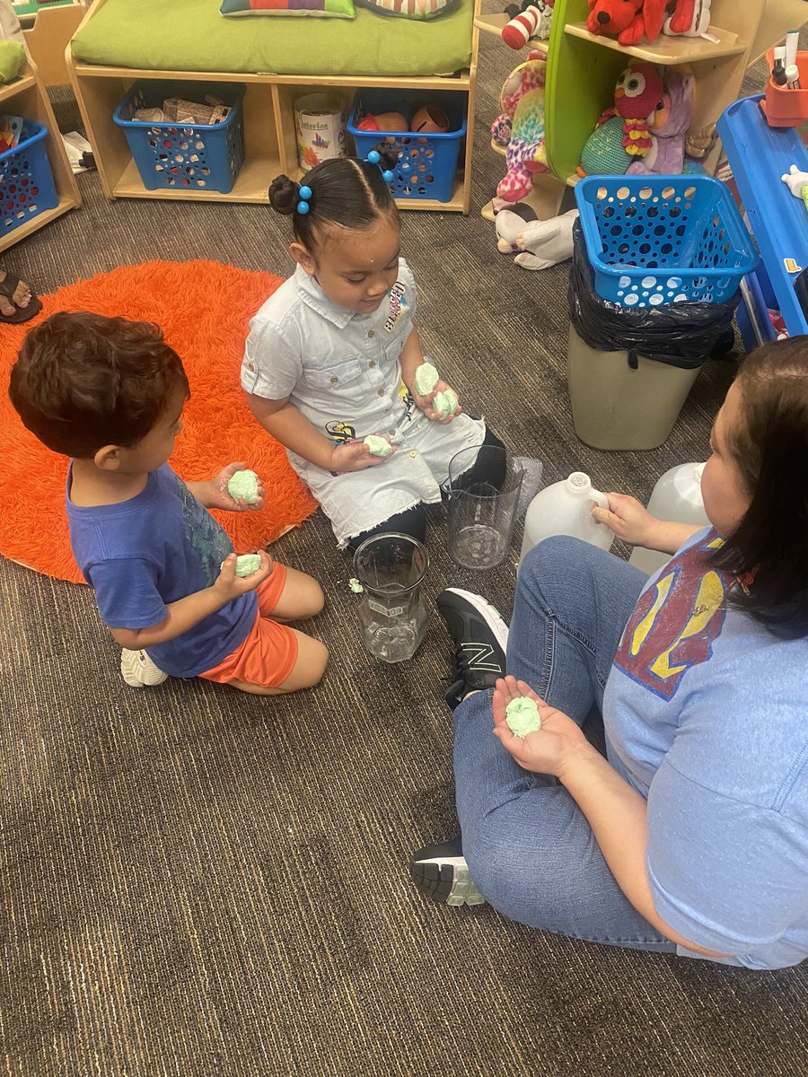 ReadandWriteBFF's tweet image. Community storytime @HumbleISD_HE @Kelleen_Todd was a success   #startearly #libraryliteracy