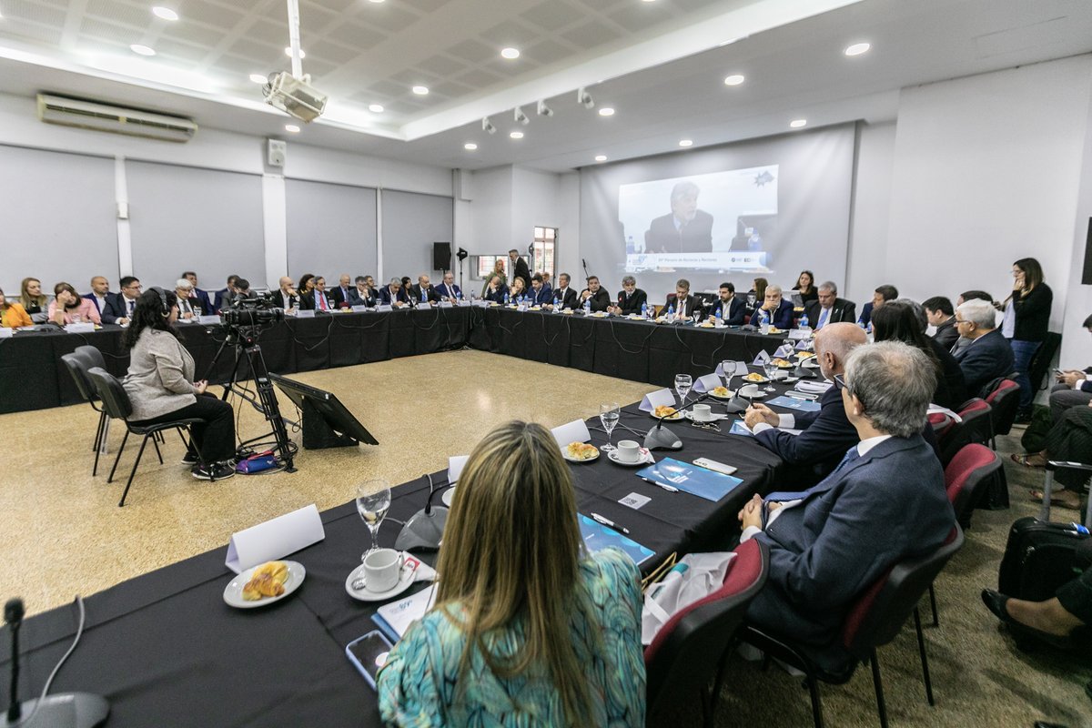 El desarrollo según <a href="/JMilei/">Javier Milei</a> : Ya hay 25 universidades al borde del cierre por el ajuste del Gobierno. Nueva advertencia del <a href="/CINoficial/">CIN</a> ¿Cuáles son?. Los docentes universitarios ya perdieron 35% de salario. Paro el 14  de marzo.
periferia.com.ar/politica-cient…