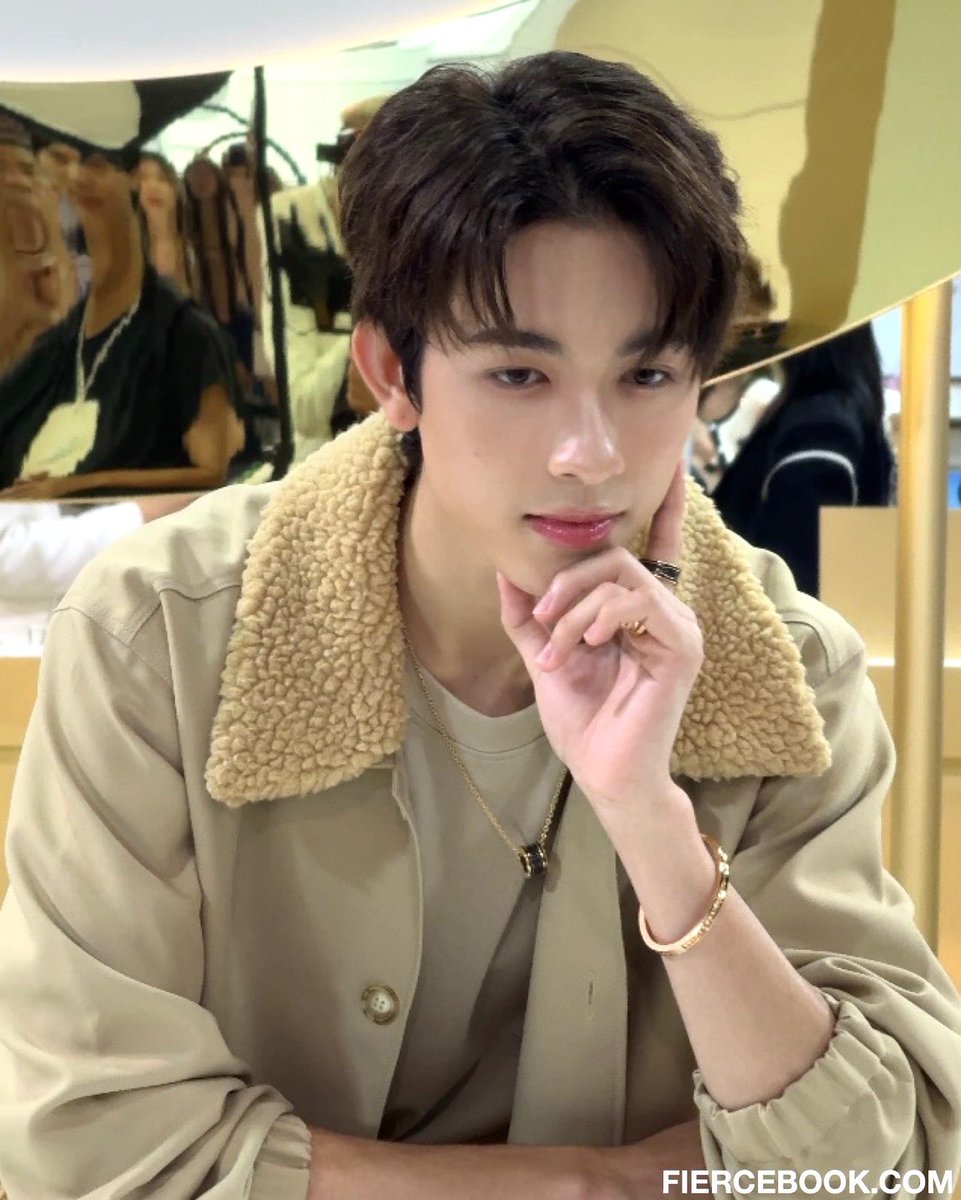 fiercebook_bkk's tweet photo. 🥰🤩หล่อเว่อร์มากกค่ะ ‘อองรี’ วง PROXIE ในงาน L'Oreal UV Serum Pop Up Event เปิดตัวเซรั่มกันแดด UV Defender Sun-Repair Invisible Serum ที่ Emsphere Sphere Gallery 1, ชั้น M

#Fiercelive #Fiercelivebyjijie 
 #เซรั่มกันแดดตัวจริง #UVDefender #LOrealParisTH #PROXIEOnglee #PROXIEth https://t.co/1B2ERurF3M