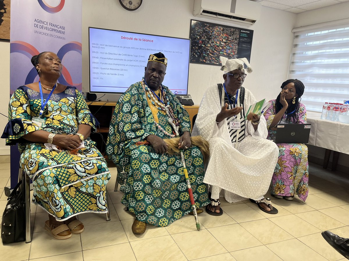 WeisgerberLaure's tweet photo. #8mars Promouvoir les droits des femmes et des filles, cela passe par la déconstruction de normes et l’engagement des hommes 🙏 @CARE_BeninTogo pour le riche échange avec les équipes @AFD_France de Cotonou et 👏 aux rois de Lalo et Dangbo pour leur investissement exemplaire https://t.co/HXU1NS5TQn