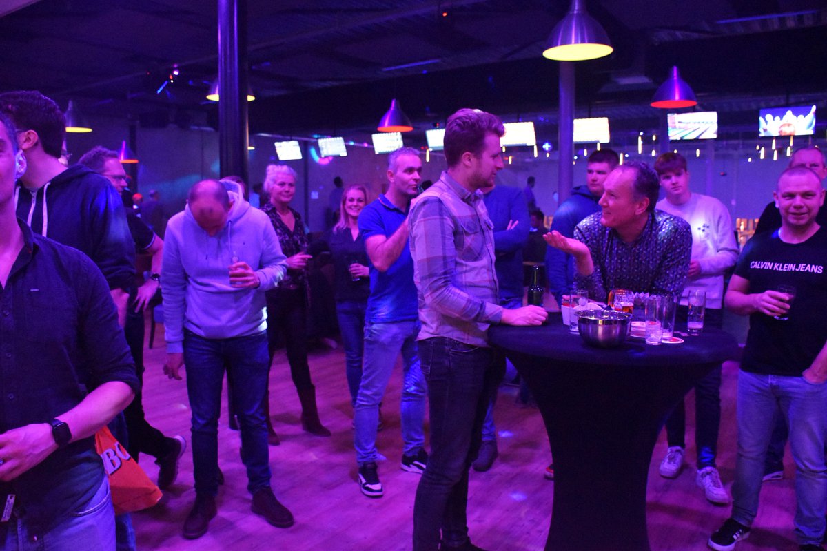 Happy #InternationalWomensDay ! 🌟 Onze eigen fantastische vrouwelijke collega’s dragen elke dag bij aan ons succes in de technische tuinbouwwereld. En één bleek ook een powerhouse op de bowlingbaan afgelopen vrijdag! Maak deel uit van ons team: jobs.bosmanvanzaal.com/vacatures/ #WerkenBij