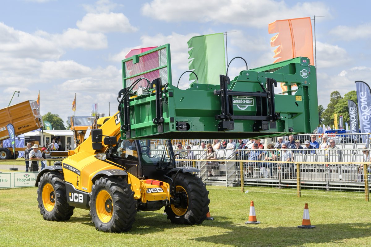 You can find more of this 👇 at our Agri Innovation Arena at #RHS24! Watch in awe as these machines showcase what they do best through live demos. Agri Innovation Arena applications are open for the 2024 Show! 🚜 Apply now: royalhighlandshow.org/agri-innovatio… #RHS24
