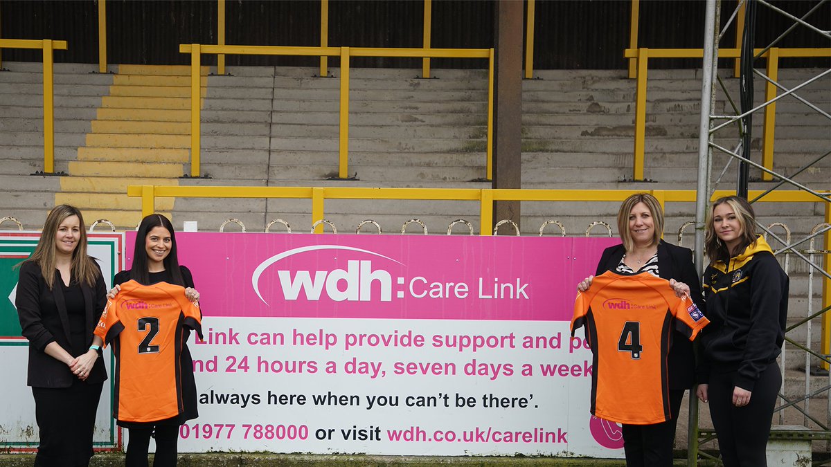 🤝 @WDHupdate commit to 2024 with both the First Team and Women's team! castlefordtigers.com/article.php?id… #COYF • #InternationalWomensDay