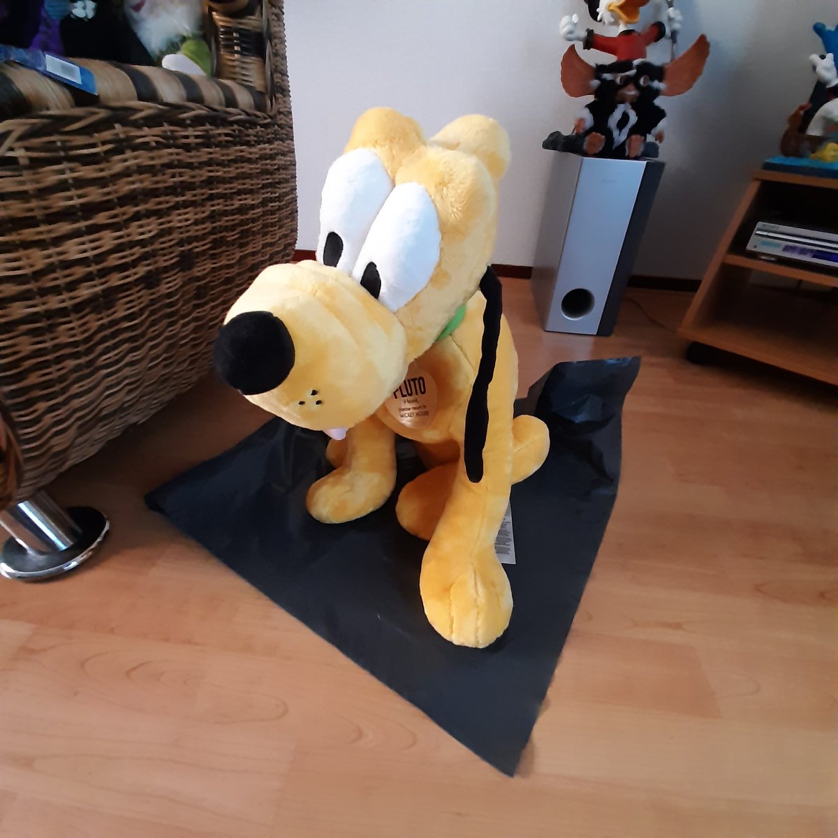 BasvanWoesik76's tweet photo. #pluto echt een mooie #Disney100 klassieke die korte filmpjes met hem en @Mickey_MouseNL blijven geweldig!!! Tijdloos!!! @Disney @Disney @DisneyD23 @WaltDisneyCo https://t.co/tB4Pjm18JD