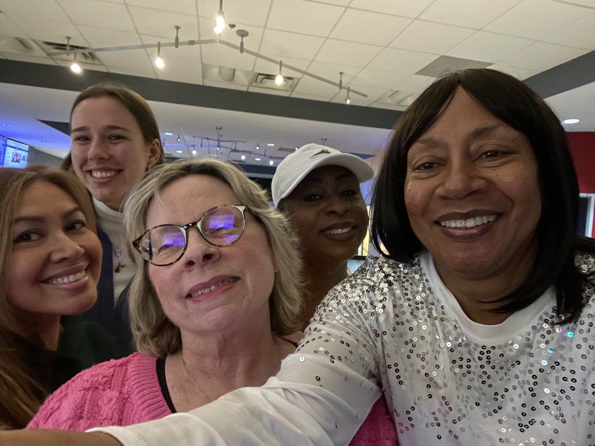 BethFisherWWJ's tweet photo. It’s International Women’s Day and these are just some of the fabulous women I work with ⁦@WWJ950⁩ ! ⁦@TerriJLee⁩ ⁦@taylordietz99⁩ ⁦@MPenaTraffic⁩ and Val Berry. They are the best! https://t.co/eRnHujtUzI