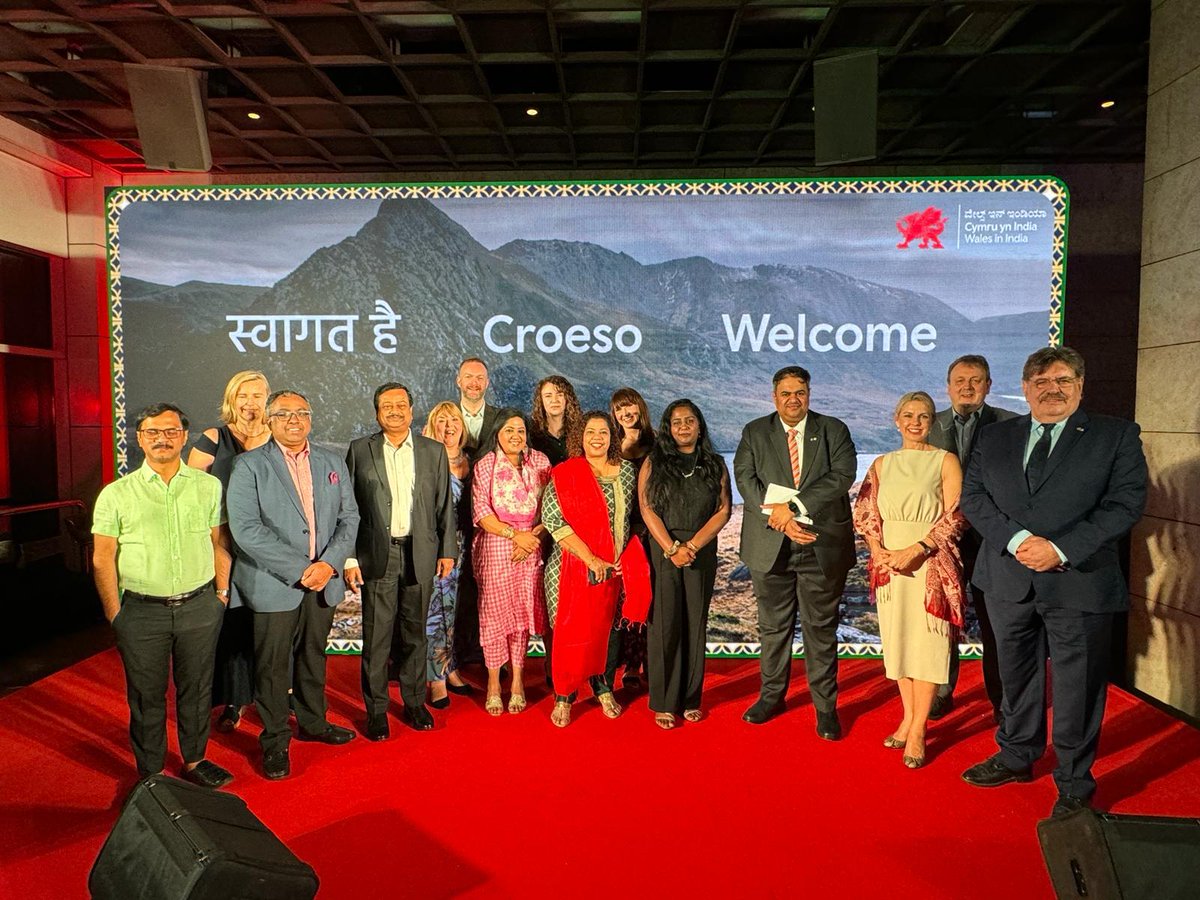 Last night we were delighted to attend <a href="/walesintheworld/">Welsh Government International 🏴󠁧󠁢󠁷󠁬󠁳󠁿</a>'s St David’s Day reception in Bengaluru, where <a href="/_MaryKent/">Mary Kent</a> spoke on behalf of Global Wales and our delegation of further education colleges currently in India. (1/2)
