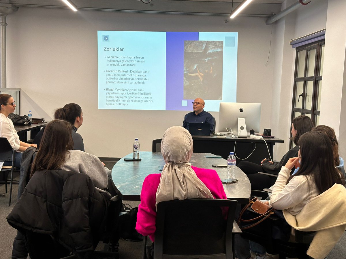 Multimedya Laboratuvarı dersimizin bu haftaki sektör konuğu <a href="/ssportplustr/">S Sport Plus</a>'ın Pazarlama Direktörü Özgür Oğuz oldu ✨✨

“Multimedia ve Yeni Nesil Spor Yayıncılığı” başlığı altında, deneyimlerini ve bilgi birikimini bizimle paylaşan Özgür Oğuz’a teşekkür ederiz 💐💐