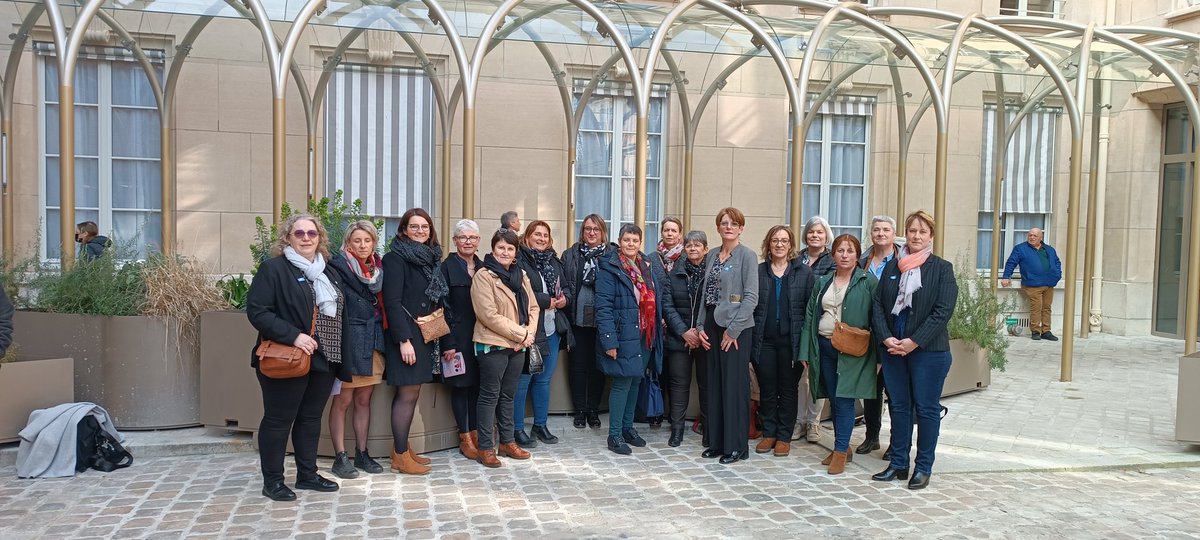 FNSEA's tweet photo. 👩‍🌾♀️ #JourneeDesDroitsDesFemmes | Délégation de femmes agricultrices reçues aujourd'hui au Ministère @Agri_Gouv par @AgnesRunacher
_
#8mars #8mars2024 https://t.co/JAS32cQOJI