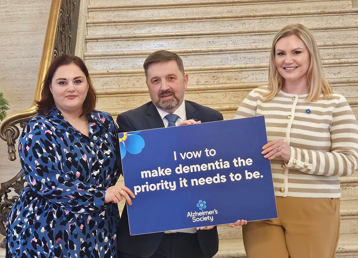 We’re welcoming the new Health Minister - will you sign our card? Robin Swann MLA has agreed to meet with us to discuss dementia. By signing you're showing him the strength and depth of our community's commitment to prioritising dementia. Sign here: bit.ly/3Iu1rCz
