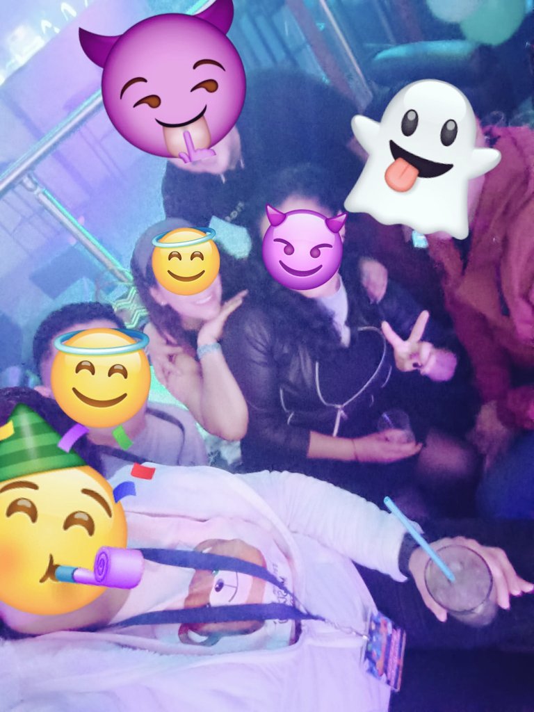 Socializando junto <a href="/sthefychris/">Sthefy</a> y <a href="/JoseCarol9/">Jose Carol</a> 🍻💃🏻🕺🏻