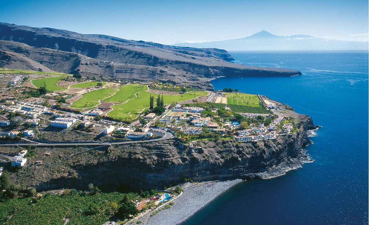 A hidden gem in the Canary Islands. Hotel Jardin Tecina in La Gomera has a growing reputation as a relaxing, quality golf resort. ⠀
⠀
Click to see more: buff.ly/3KJJNwg 
⠀
#lagomeragolf #jardintecina #golftravel