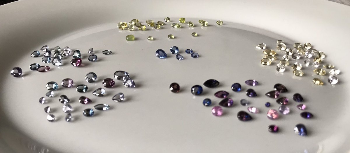dasith_kemil's tweet image. Colorful 💎 🇱🇰❤️😇
#gems #gemstones #naturalgems #ceylongems #srilankangems #viralvideo #trendingvideo #chrysoberyl #yellowsapphire #whitesapphire #bluesapphire #chrysoberylcatseye #sapphire #spinel #visitsrilanka #srilanka