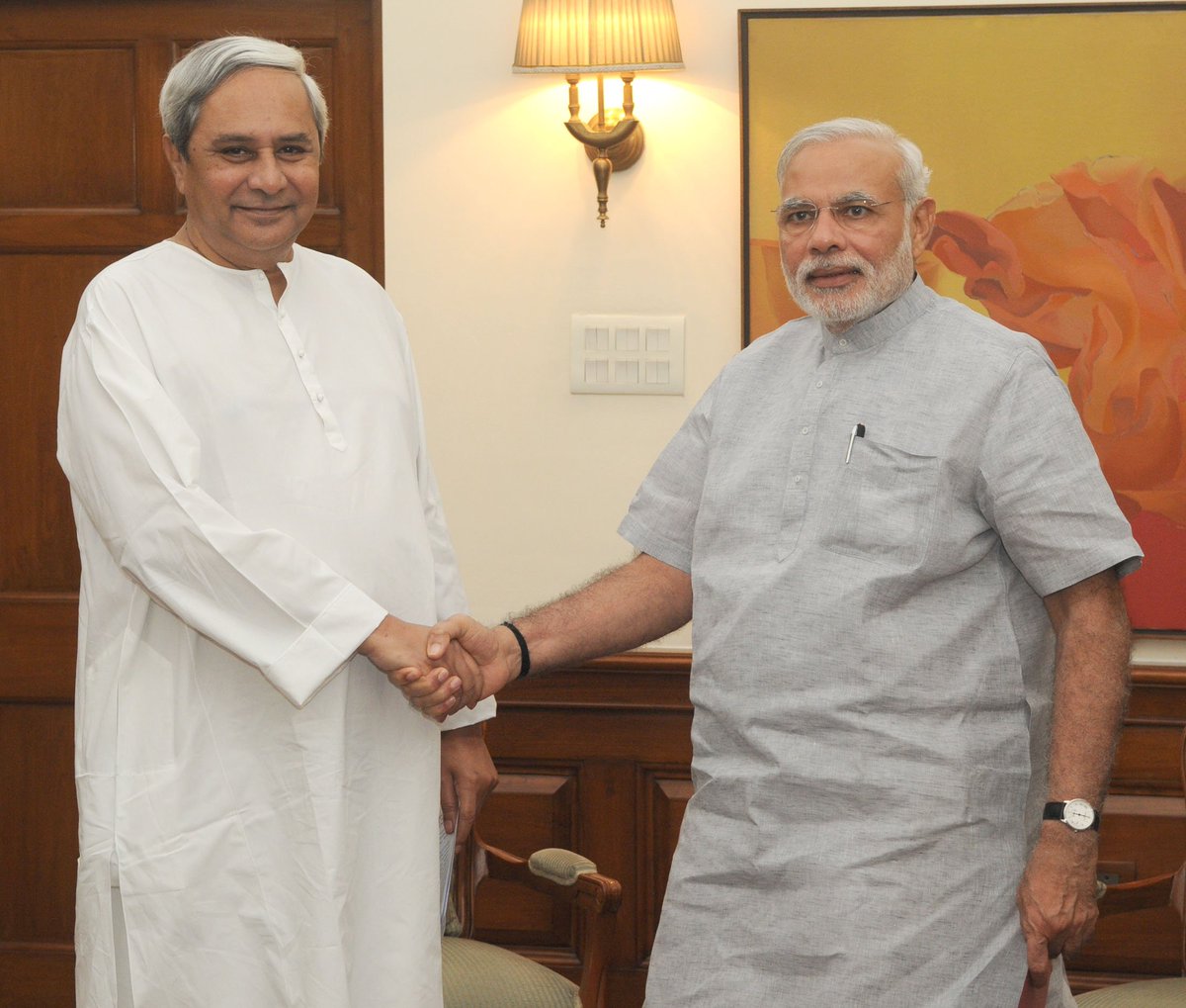 NewsAlgebraIND's tweet photo. BIG BREAKING NEWS 🚨 BJD BJP alliance almost finalized 🔥🔥

BJP will fight 14 loksabha seats while BJD will contest 7 loksabha seats in loksabha.

In assembly, BJP will fight 47 assembly seats while BJD 100 seats.

Naveen Patnaik has sent his close aide VK Pandian to New Delhi for a discussion with Home Minister Amit Shah ⚡