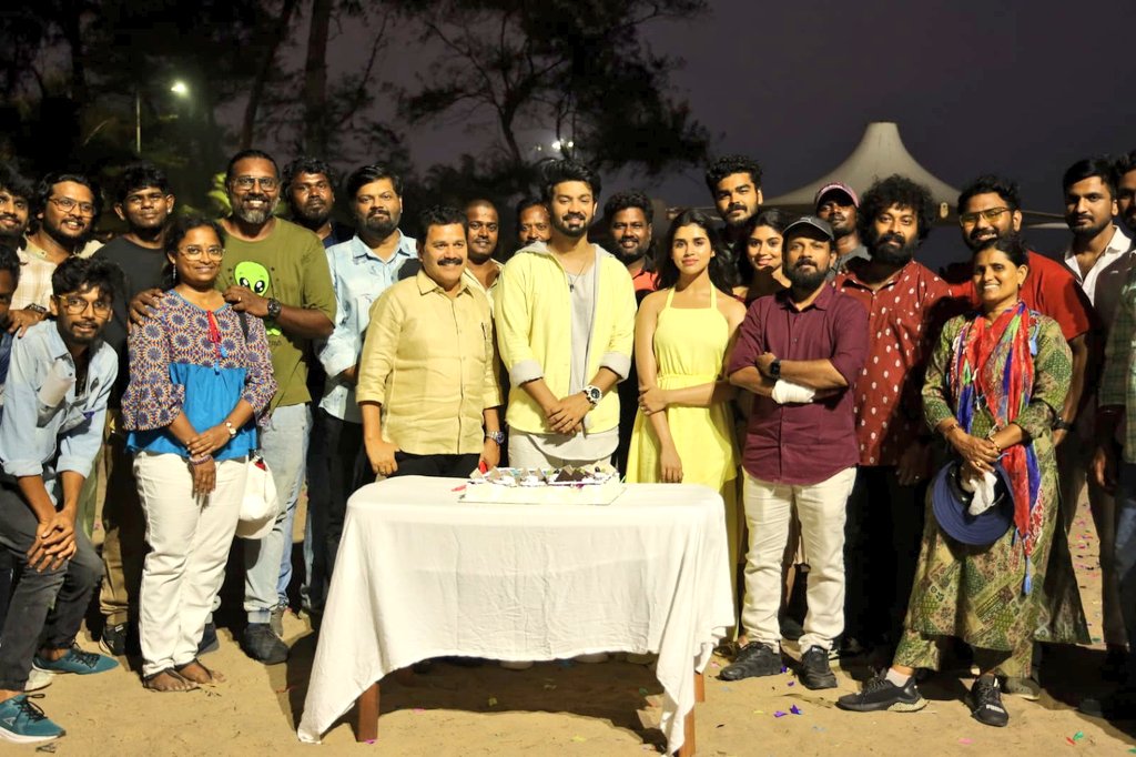 Lights,Camera,Action! 🎬 The shoot for #KadhaleKadhale shoot wrapped up.🤩 Congratulations Anna @MahatOfficial ❤️ Waiting for the Movie 🤩❤️ Best Wishes Darling🤗 @srivaarifilm @MeenakshiGovin2 @vtvganeshoff #MahatRaghavendra #SilambarasanTR #STR48