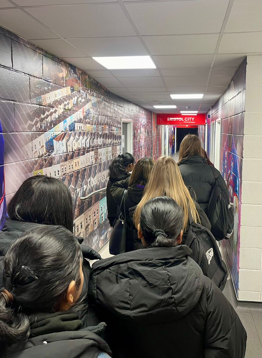 Year 🔟 Bear in Mind girls from @BroadoakAcademy had a fantastic time @ashtongatestad last week! They got to see the stadium in full prep mode for the Severnside derby - thanks to @Scotty_Murray for being so accommodating & the mini Q&A 😂
