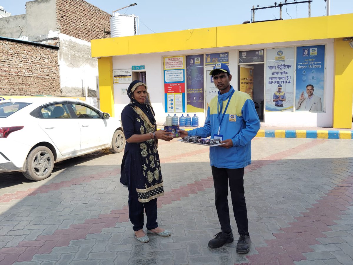 Celebration of International Women's Day at COCOs of Rewari Territory with great enthusiasm. The customers were surprised with celebrations & appreciated the gesture by BPCL. #InspireInclusion