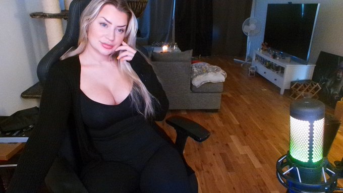 My turn!! What class do I look like I play? 🥰 https://t.co/diTyS6Uicm