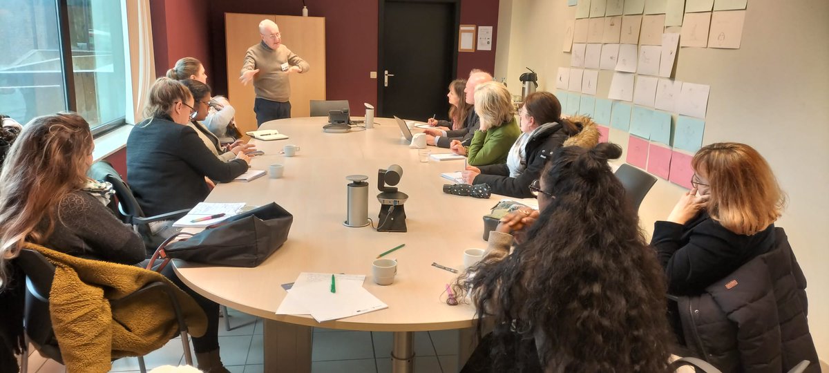 DareicVersailles tweet media