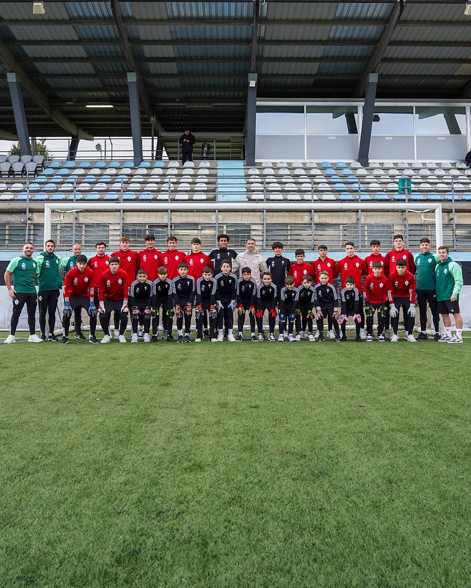 🧤 Os porteiros da nosa #CanteiraCeleste desfrutaron onte dunha charla impartida polo gardarredes do primeiro equipo, <a href="/vguaita13/">Guaita</a> 

🩵 Unha gran xornada para impulsar os seus coñecementos e seguir mellorando!